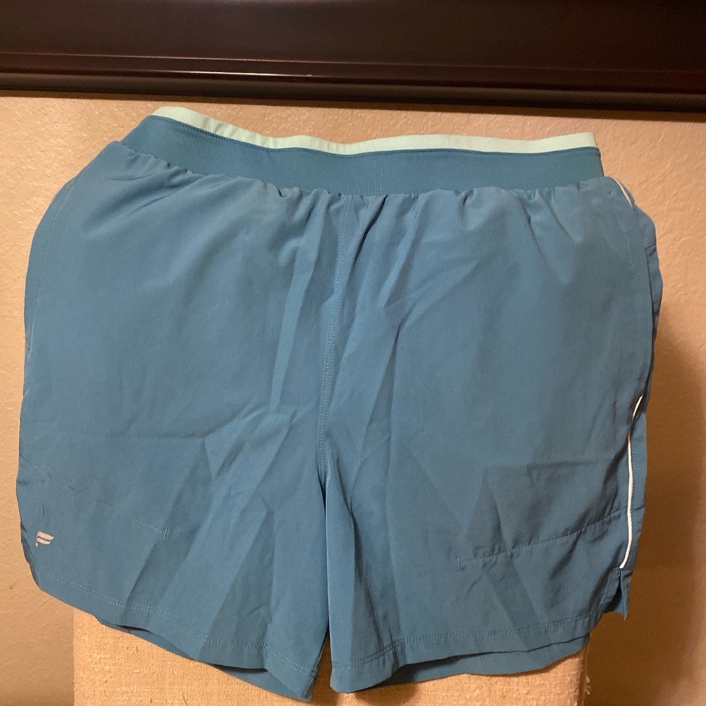 Blue fabletics 7 inch shorts
Barely worn like new